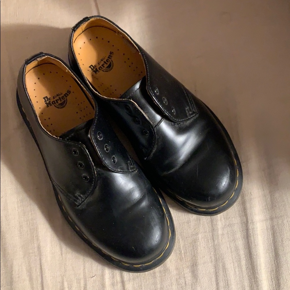 Black low rise dr martens